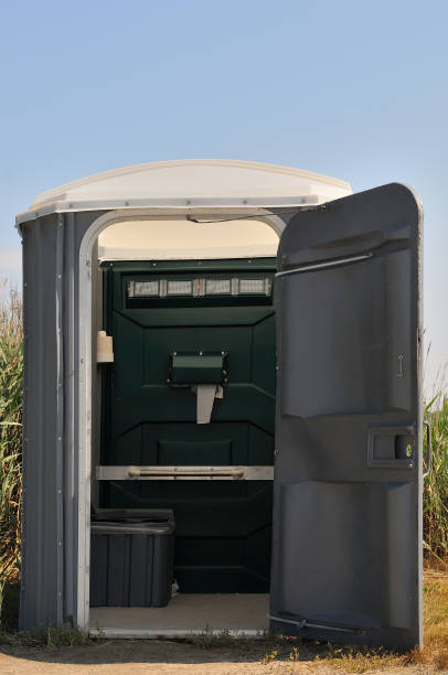 Best Porta potty delivery and setup  in Ravenswood, WV
